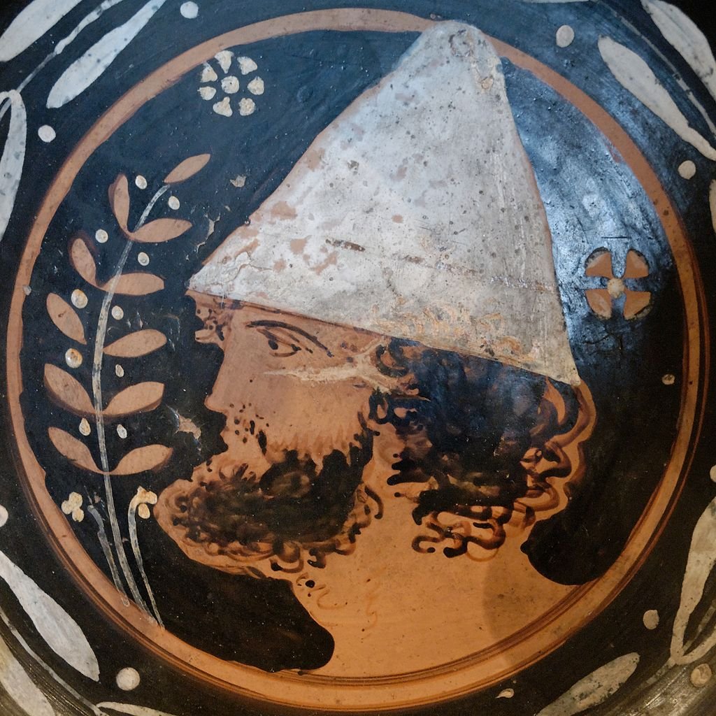 1024px Man pilos Louvre MNE1330